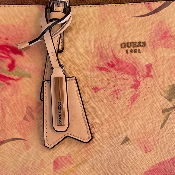 Guess floral tote - Picture 2 of 5